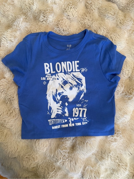 GAP Tops - GAP women’s Blondie Graphic Crop Tee - Royal Blue- size medium